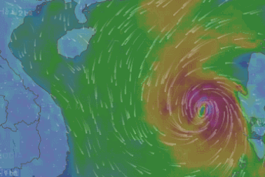 Bão số 10 liên tục tăng cấp, dự báo đổ bộ vào Thanh Hóa - Hà Tĩnh