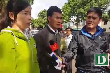 Vợ chồng giáo viên chia sẻ về việc dạy hợp đồng 8 năm