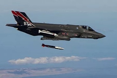Mỹ khoe ảnh “tia chớp” F-35A thử bom hạt nhân