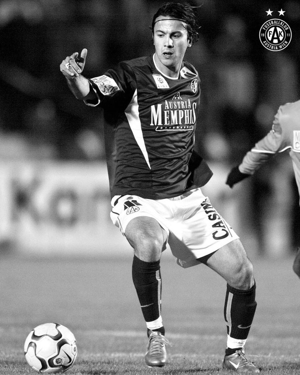 Cựu tuyển thủ Áo bị bắn chết trong quán bar - 1 Cựu tuyển thủ Áo bị bắn chết trong quán bar - 1