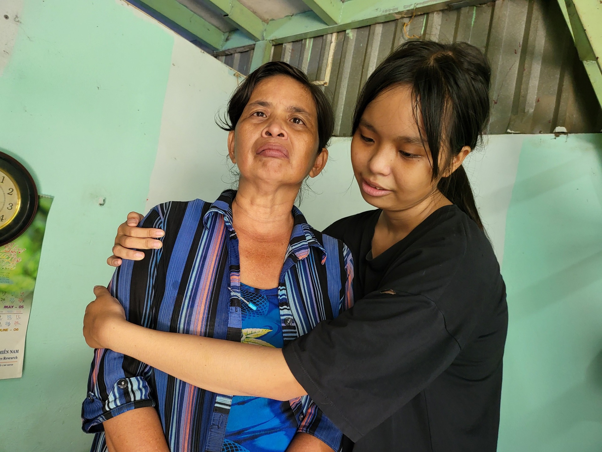 Cuộc đời bi thương của nữ sinh nghèo bán cháo trước giờ thi tốt nghiệp THPT - 9 Cuộc đời bi thương của nữ sinh nghèo bán cháo trước giờ thi tốt nghiệp THPT - 9