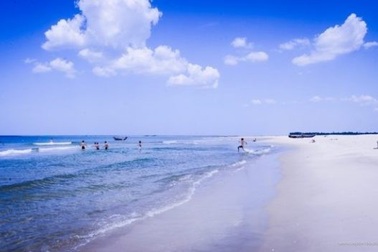 Đại gia địa ốc nghìn tỷ, đánh thức "nữ hoàng bãi tắm xứ Đông Dương"