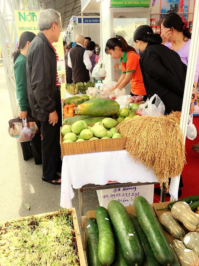 Hàng hoá dự trữ chủ yếu là các mặt hàng thiết yếu, như: gạo các loại, thực phẩm tươi sống, thực phẩm chế biến, thực phẩm khô, bánh kẹo, rau củ quả các loại…