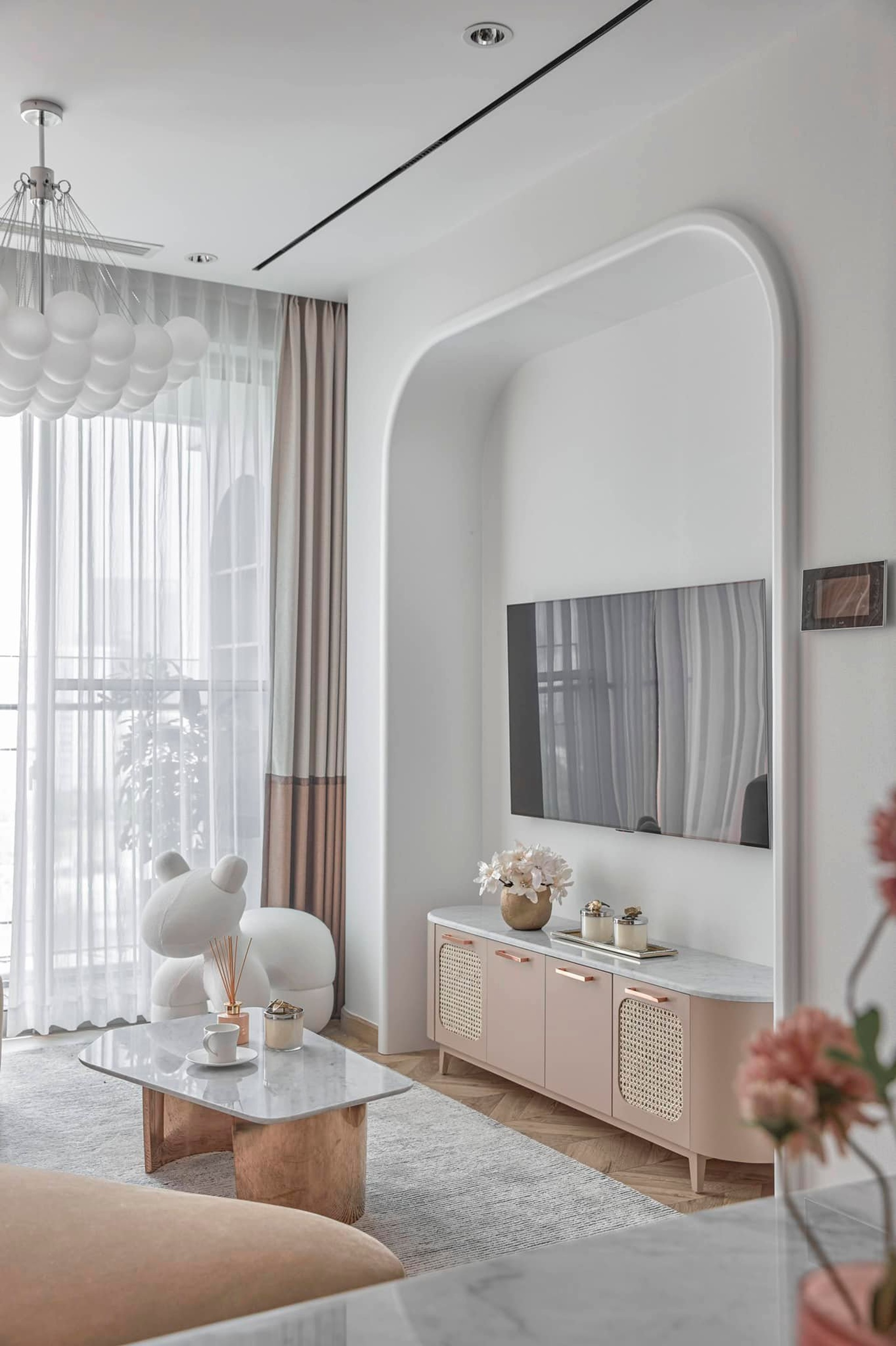 Căn hộ tông hồng ánh kim lạ mắt, riêng tiền làm nội thất đã hơn 2 tỷ đồng - 11