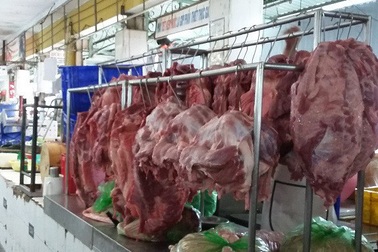Nguy cơ thịt bẩn mang theo dịch bệnh tràn vào TPHCM