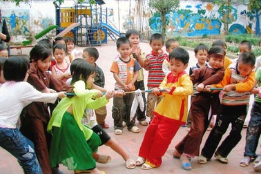 Được hỗ trợ tiền khi sinh con gái: Vui hay buồn