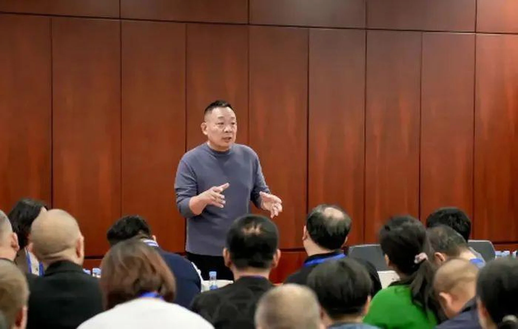 Ông trùm bán lẻ Trung Quốc cho nhân viên nghỉ phép 10 ngày nếu không vui - 1 Ông trùm bán lẻ Trung Quốc cho nhân viên nghỉ phép 10 ngày nếu không vui - 1