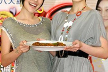 Từ Hy Đệ mang thai 6 tháng vẫn làm việc chăm chỉ