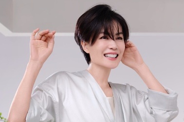 Màn trình diễn của "thiên hậu" Vương Phi gây sốt dù vướng nghi vấn hát nhép