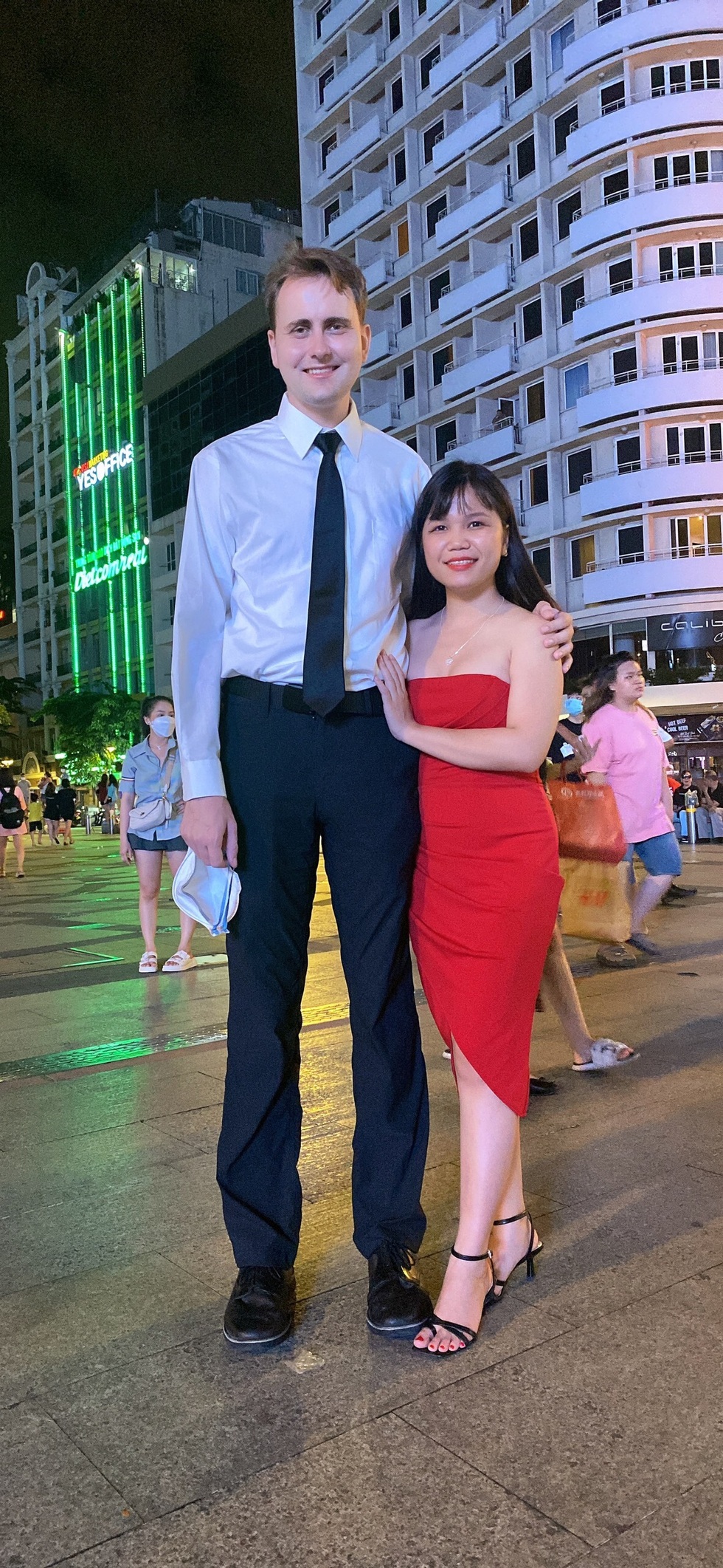 Chàng tiến sĩ người Mỹ cưa đổ cô gái Việt nhờ... chiêu độc của bố - 7 Chàng tiến sĩ người Mỹ cưa đổ cô gái Việt nhờ... chiêu độc của bố - 7