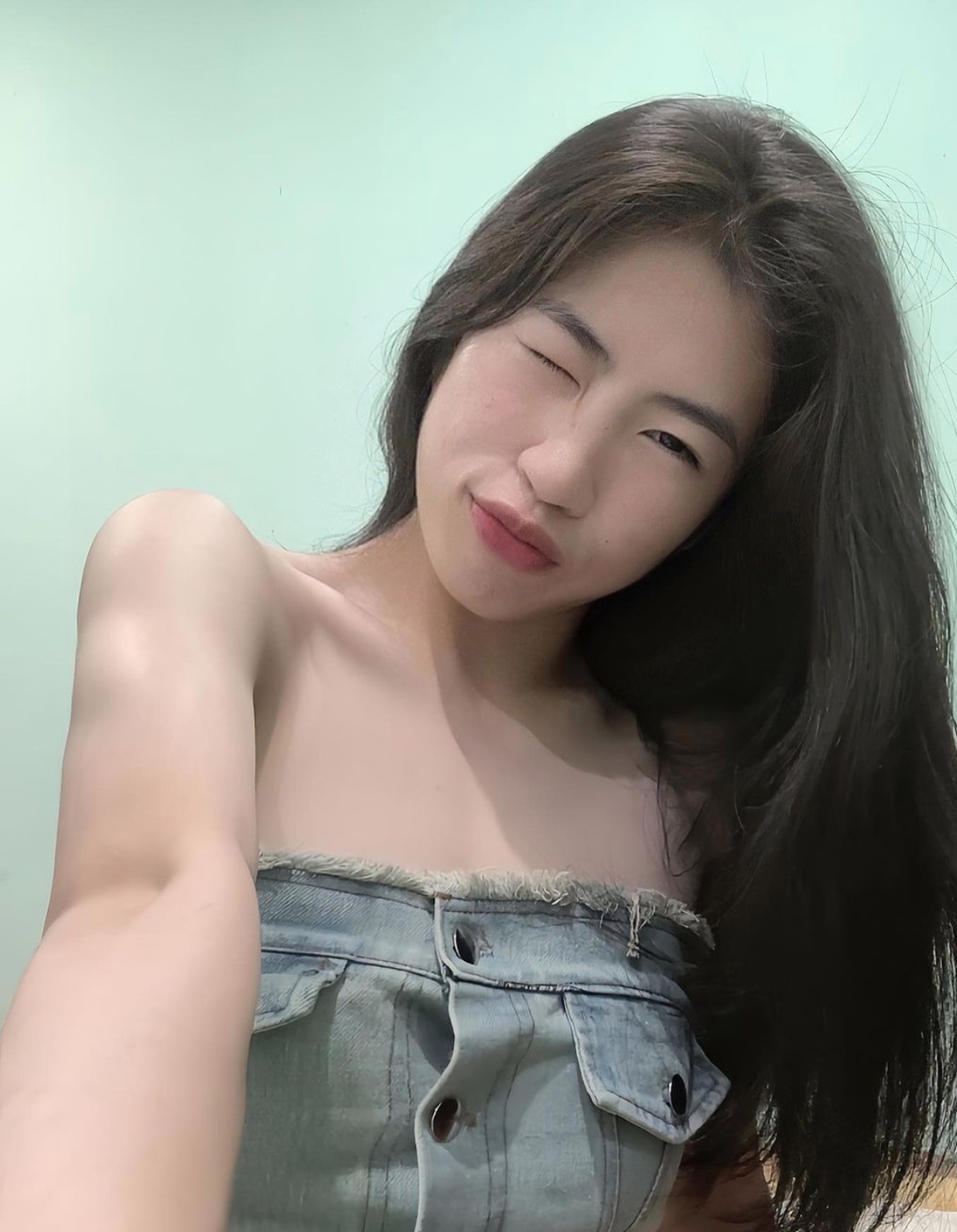 Tiền đạo Thanh Nhã diện cây hồng, khoe eo thon vào sinh nhật tuổi 22 - 6 Tiền đạo Thanh Nhã diện cây hồng, khoe eo thon vào sinh nhật tuổi 22 - 6