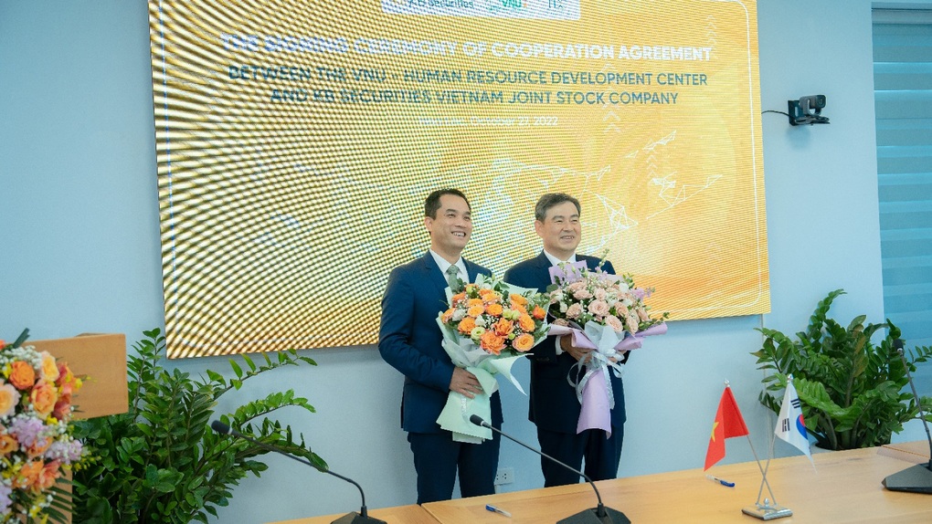 Chứng khoán KB cùng Đại học Quốc gia Hà Nội đào tạo nhân lực trẻ - 1 Chứng khoán KB cùng Đại học Quốc gia Hà Nội đào tạo nhân lực trẻ - 1