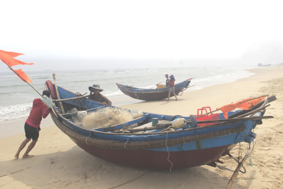 Giáp Tết Nguyên đán, ngư dân vùng bãi ngang vươn khơi chuyến cuối năm - 4 Giáp Tết Nguyên đán, ngư dân vùng bãi ngang vươn khơi chuyến cuối năm - 4