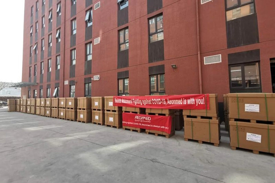 Hàng loạt DN Trung Quốc hoạt động 24/7 lắp đặt máy thở cho Milan, New York - 3 Hàng loạt DN Trung Quốc hoạt động 24/7 lắp đặt máy thở cho Milan, New York - 3