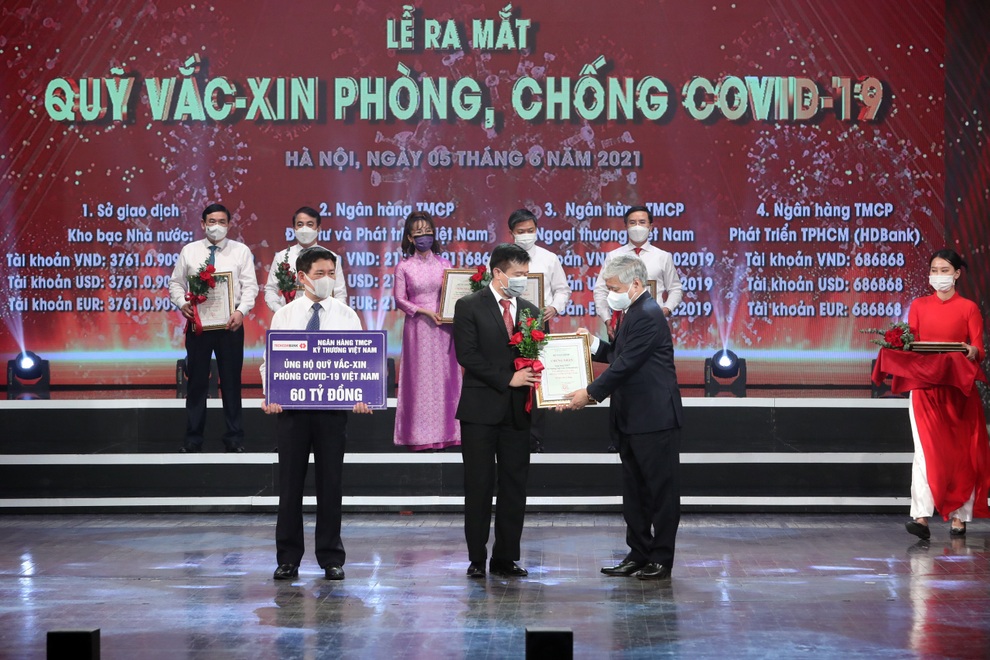 Techcombank hỗ trợ 100 tỷ đồng xây dựng bệnh viện điều trị người bệnh Covid-19 - 2 Techcombank hỗ trợ 100 tỷ đồng xây dựng bệnh viện điều trị người bệnh Covid-19 - 2