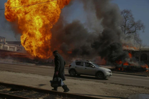 Ba tháng chiến sự Nga - Ukraine làm rung chuyển thế giới