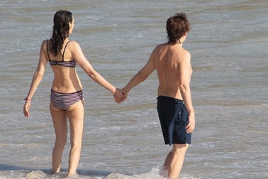 Paul McCartney và kỳ nghỉ ngọt ngào bên vợ trẻ