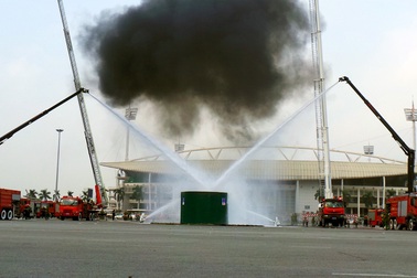 Công an Hà Nội "trình làng" xe chữa cháy cần vươn hiện đại