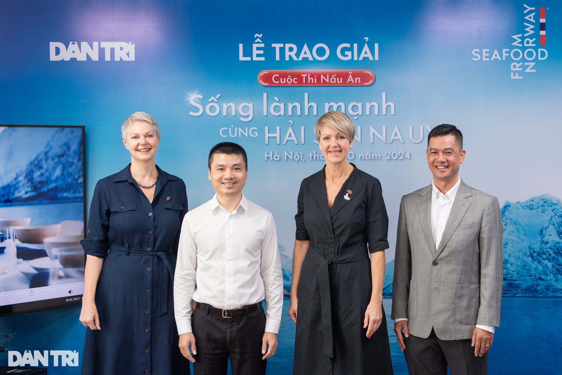 Trao áo đấu có chữ ký Erling Haaland tới độc giả Dân trí thắng cuộc thi Sống lành mạnh cùng hải sản Na Uy - 3 Trao áo đấu có chữ ký Erling Haaland tới độc giả Dân trí thắng cuộc thi Sống lành mạnh cùng hải sản Na Uy - 3