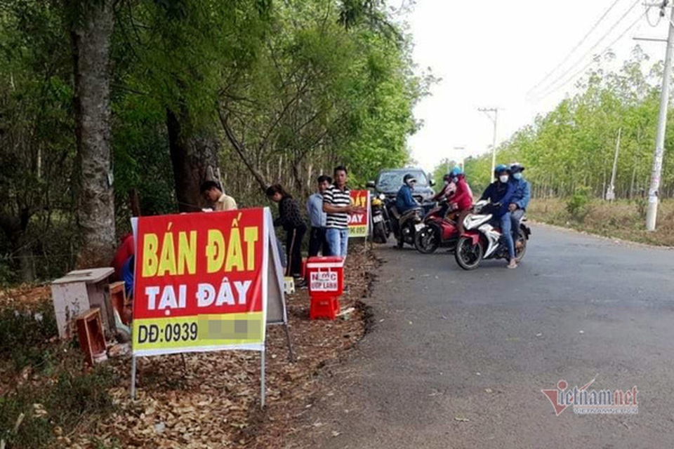 Nóng ruột lao vào cơn sốt đất, tiền tỷ chôn cứng đua nhau tháo chạy - 1 Nóng ruột lao vào cơn sốt đất, tiền tỷ chôn cứng đua nhau tháo chạy - 1