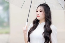 Nữ sinh biết tin là thủ khoa khối C toàn quốc khi vừa kết thúc ca làm đêm