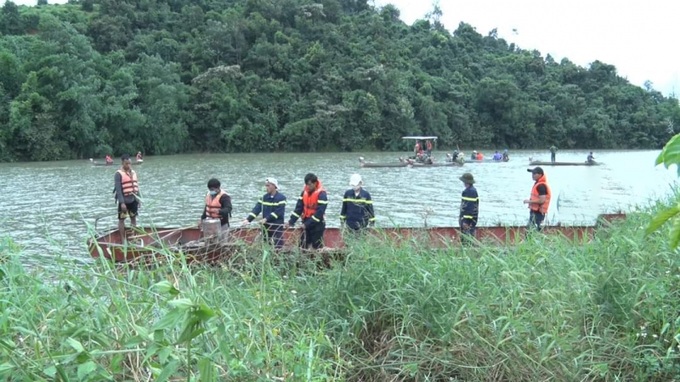 Lực lượng cứu hộ đang khẩn trương tìm kiếm nạn nhân