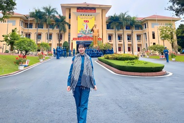 Tiết lộ thú vị về cô giáo xinh đẹp ở Huế tham gia diễu binh 30/4