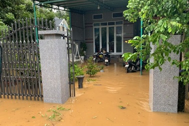 400 hộ dân bị chia cắt vì ngập lụt