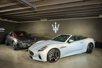 Khách Việt có thêm hai lựa chọn xe điện cao cấp, giá từ 5,5 tỷ đồng