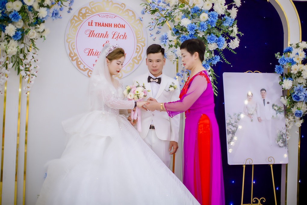 Chàng trai Hà Nội ở rể 10 năm, được mẹ vợ làm đám cưới linh đình đón vợ mới - 1 Chàng trai Hà Nội ở rể 10 năm, được mẹ vợ làm đám cưới linh đình đón vợ mới - 1