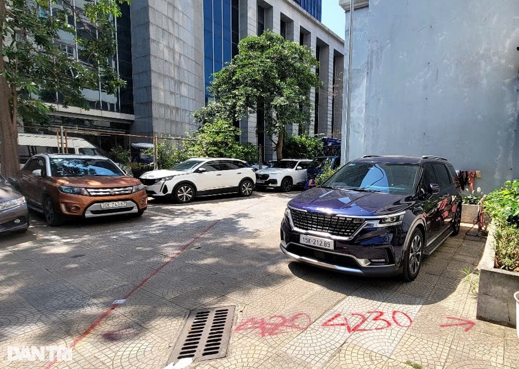 Vì sao 19 người dân khởi kiện dự án đường cong mềm mại ở Hà Nội? - 1 Vì sao 19 người dân khởi kiện dự án đường cong mềm mại ở Hà Nội? - 1