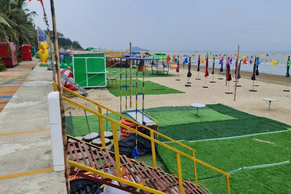 Bãi biển Hoằng Trường ở Thanh Hóa bị xẻ thịt để kinh doanh trái phép - 2 Bãi biển Hoằng Trường ở Thanh Hóa bị xẻ thịt để kinh doanh trái phép - 2