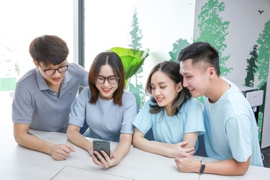 Tiết kiệm tiền, có cơ hội nhận iPhone 14 Pro khi đặt vé máy bay, xe khách trên Agribank E-Mobile Banking