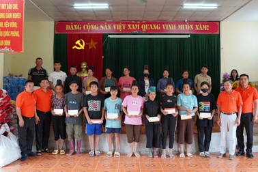 Đoàn công tác Petrovietnam hỗ trợ người dân Sơn La và Điện Biên sau mưa lũ