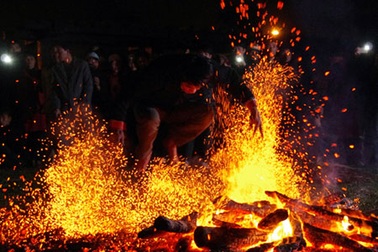 Lễ hội nhảy lửa của dân tộc Pà Thẻn