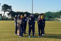 HLV Mai Đức Chung nghiên cứu đối thủ tại vòng loại Olympic