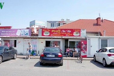 Chợ người Việt tại Warsawa - thủ đô của Ba Lan