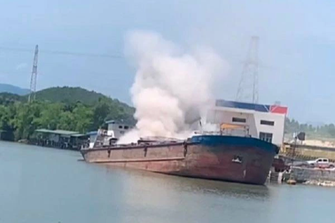 Công ty Điện lực Jaks Hải Dương phải tạm dừng chuyển tro xỉ bằng đường thủy