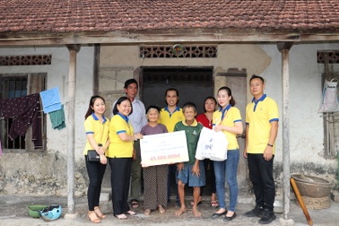 PNJ sẻ chia hoàn cảnh khó khăn cùng những mảnh đời bất hạnh tại Nghệ An