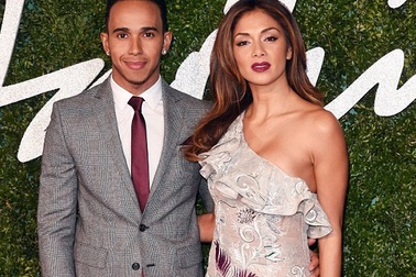 Nữ ca sĩ gợi cảm Nicole Scherzinger đá “bồ” trẻ 