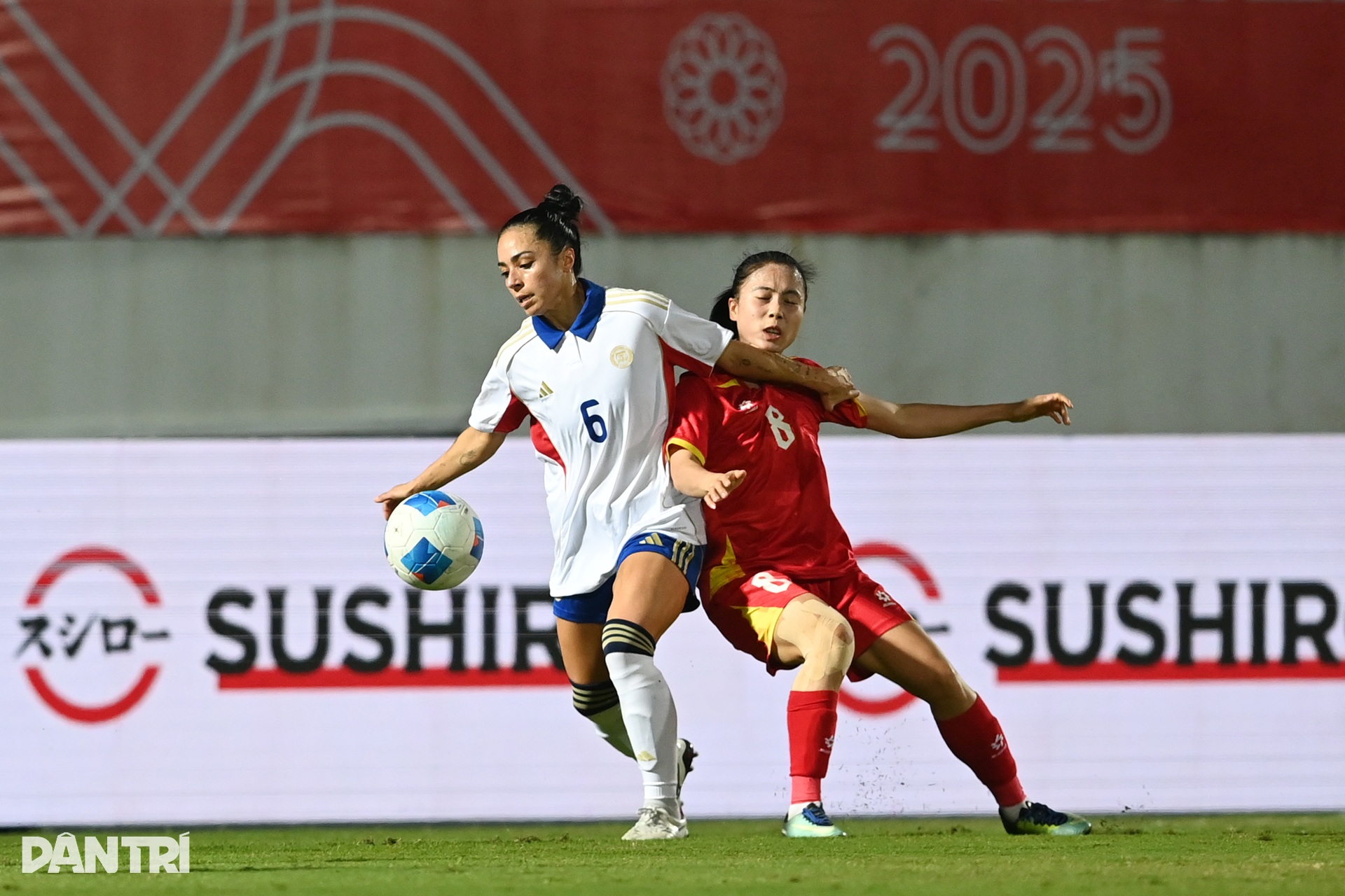 Thắng tuyển nữ Việt Nam, cầu thủ Philippines ăn mừng như vô địch - 1 Thắng tuyển nữ Việt Nam, cầu thủ Philippines ăn mừng như vô địch - 1