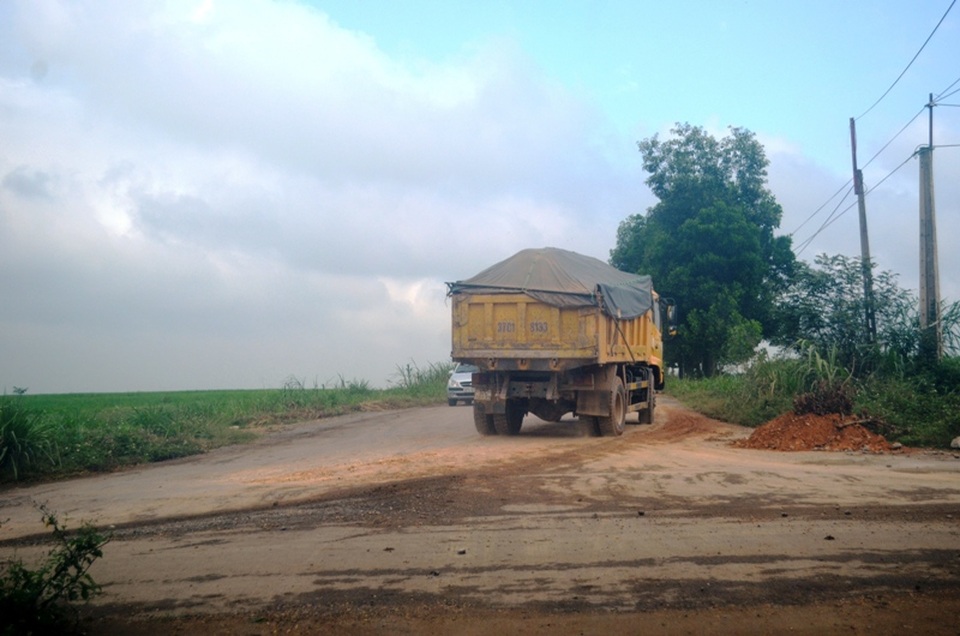 Nghệ An: Rầm rộ khai thác đất trái phép giữa thanh thiên bạch nhật! - 10 Nghệ An: Rầm rộ khai thác đất trái phép giữa thanh thiên bạch nhật! - 10
