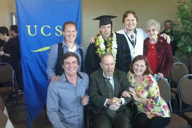 Cảm động lễ tốt nghiệp cho sinh viên có cha hấp hối 