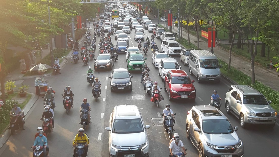 Vật vạ nửa ngày ở sân bay chờ được về quê ăn Tết - 12