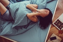 "Valentine đi với vợ nên quên em luôn sao?"