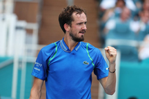 Medvedev vào chung kết giải thứ 5 liên tiếp