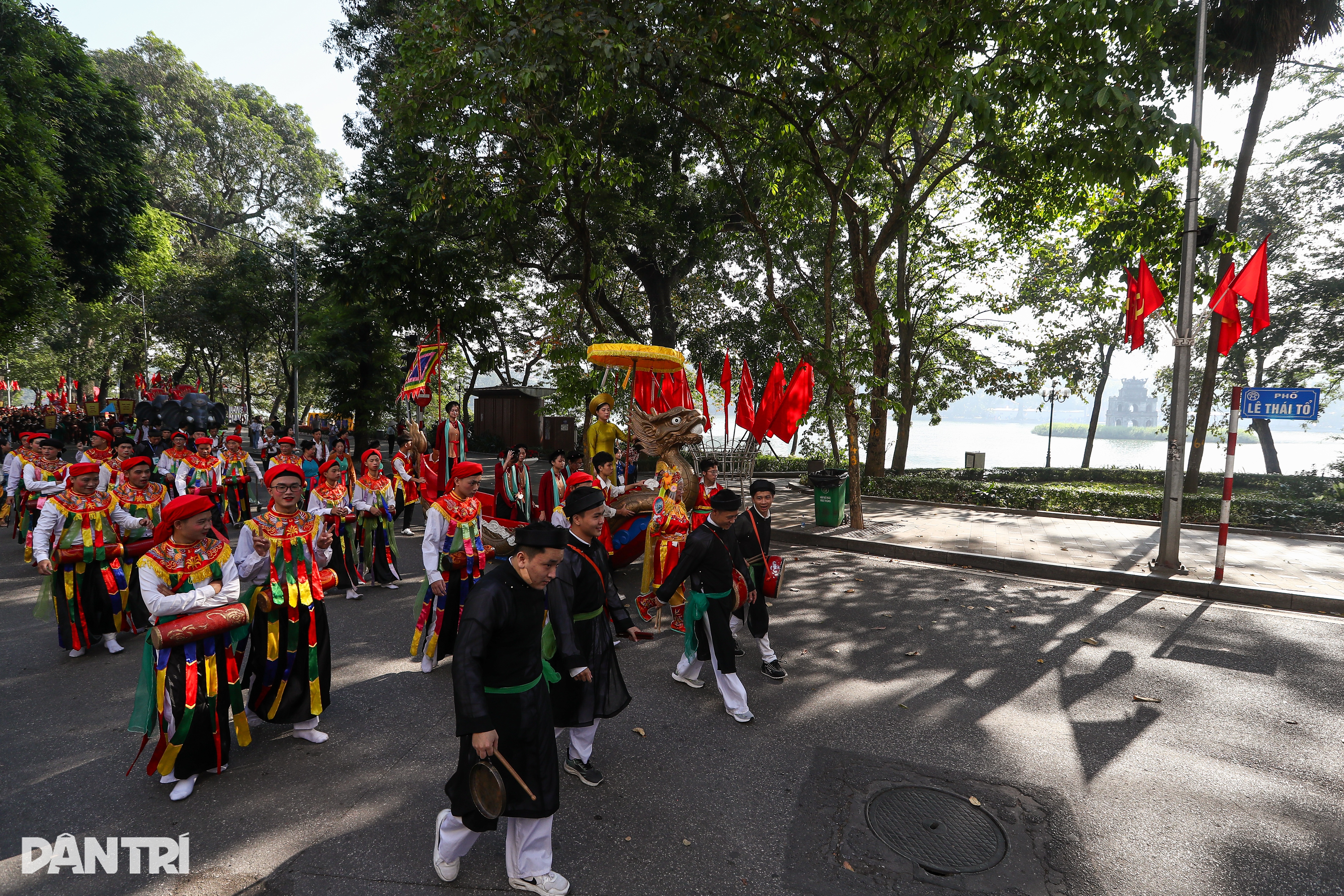 A atmosfera heroica recria o exército marchando para tomar a capital em 1954 - 17 Không khí hào hùng tái hiện đoàn quân tiến về tiếp quản Thủ đô năm 1954 - 17