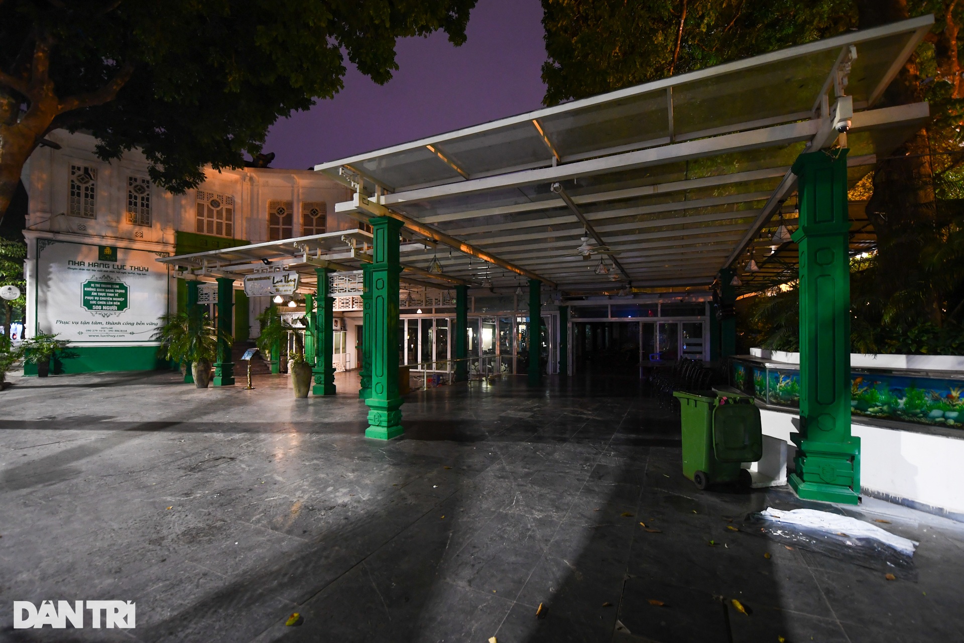 Đường phố Hà Nội vắng vẻ khác lạ đêm giao thừa đón chào năm mới 2022 - 8 Đường phố Hà Nội vắng vẻ khác lạ đêm giao thừa đón chào năm mới 2022 - 8