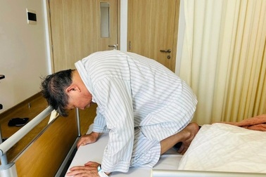 Tiêm thẩm phân cắt cơn đau cho bệnh nhân ngủ quỳ vì thoát vị đĩa đệm