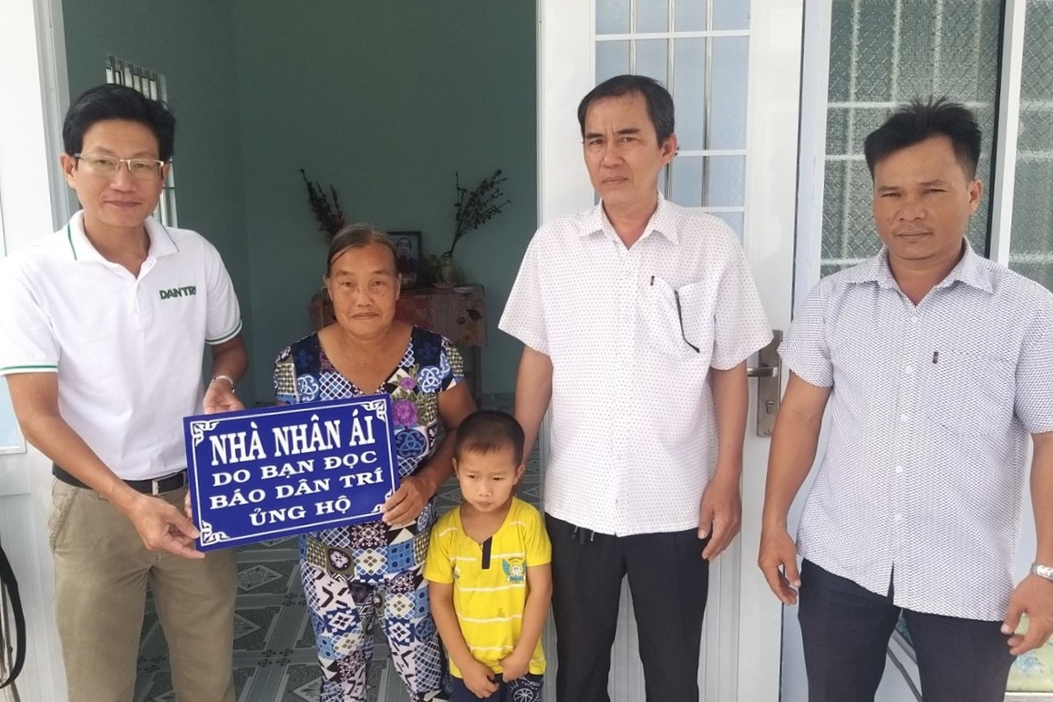 Làm tốt hoạt động nhân ái, PV Dân trí được tặng giấy khen - 3 Làm tốt hoạt động nhân ái, PV Dân trí được tặng giấy khen - 3